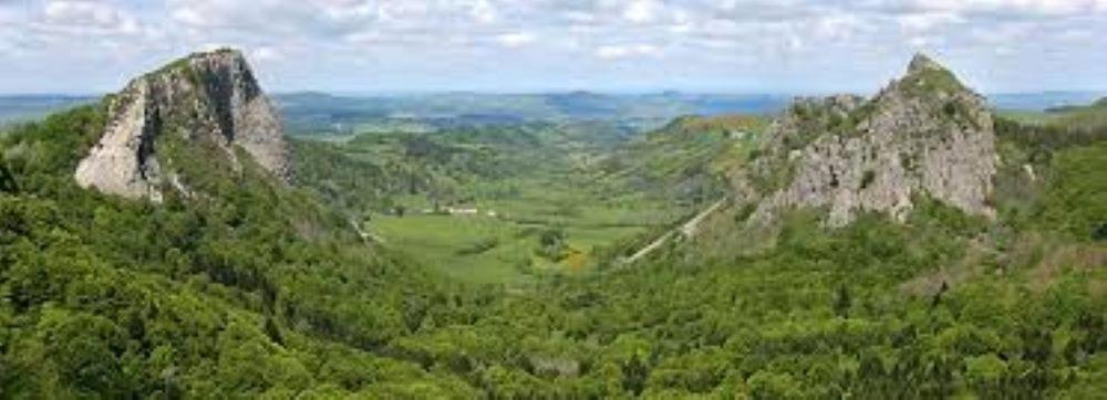 Lilas, Saint Antoine, Orcival, Entre Sancy Et Volcans. Orcival